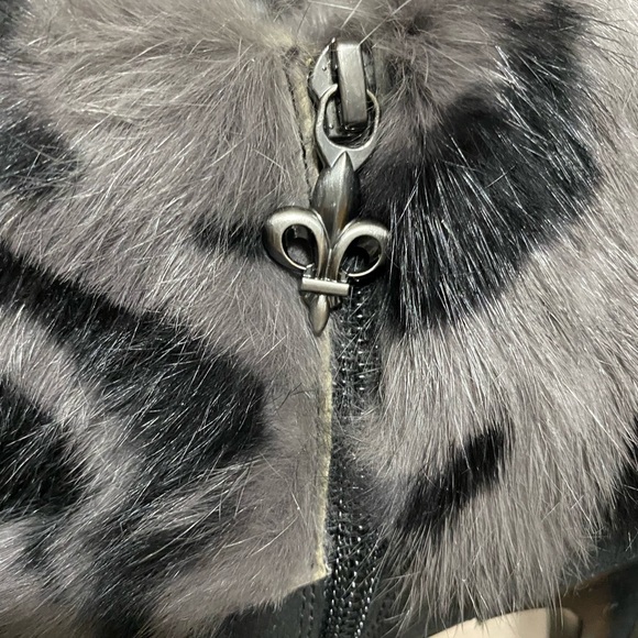 Donald Pliner Genuine Fur trim Ankle Boots Super cute! - Picture 14 of 15